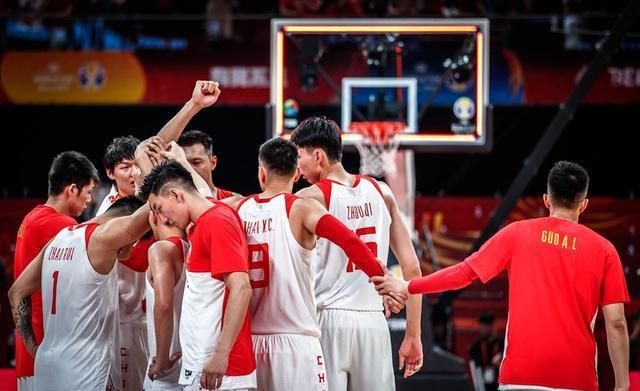 中国男篮碾压波兰男篮，哈里斯一己之力扛起全队的简单介绍