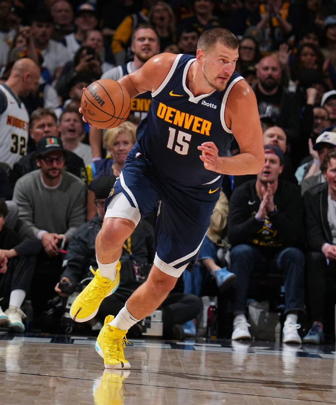 掘金完胜意大利男篮，贝弗利惊艳世界