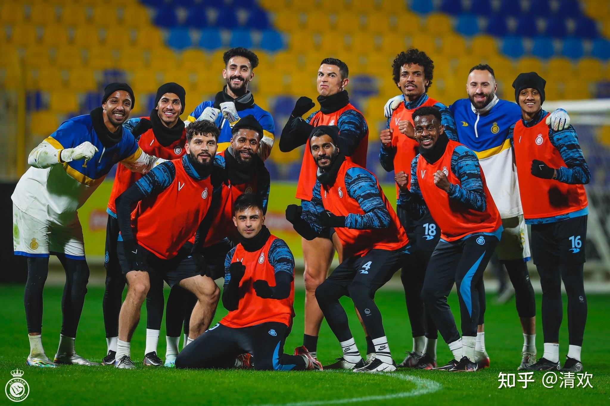 包含全球热议！足球场外八卦引关注的词条