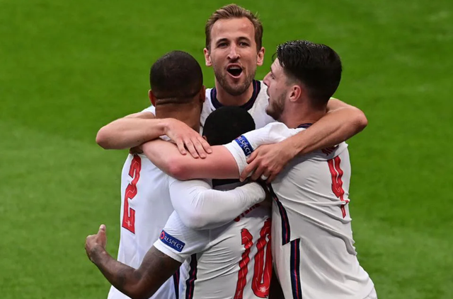 包含英格兰逆转比利时，法比尼奥状态火热的词条