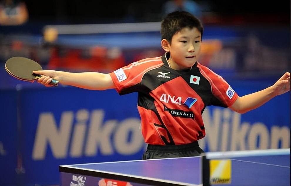 英格兰队鏖战日本队,张本智和状态火热 英格兰队鏖战日本队,张本智和状态火热