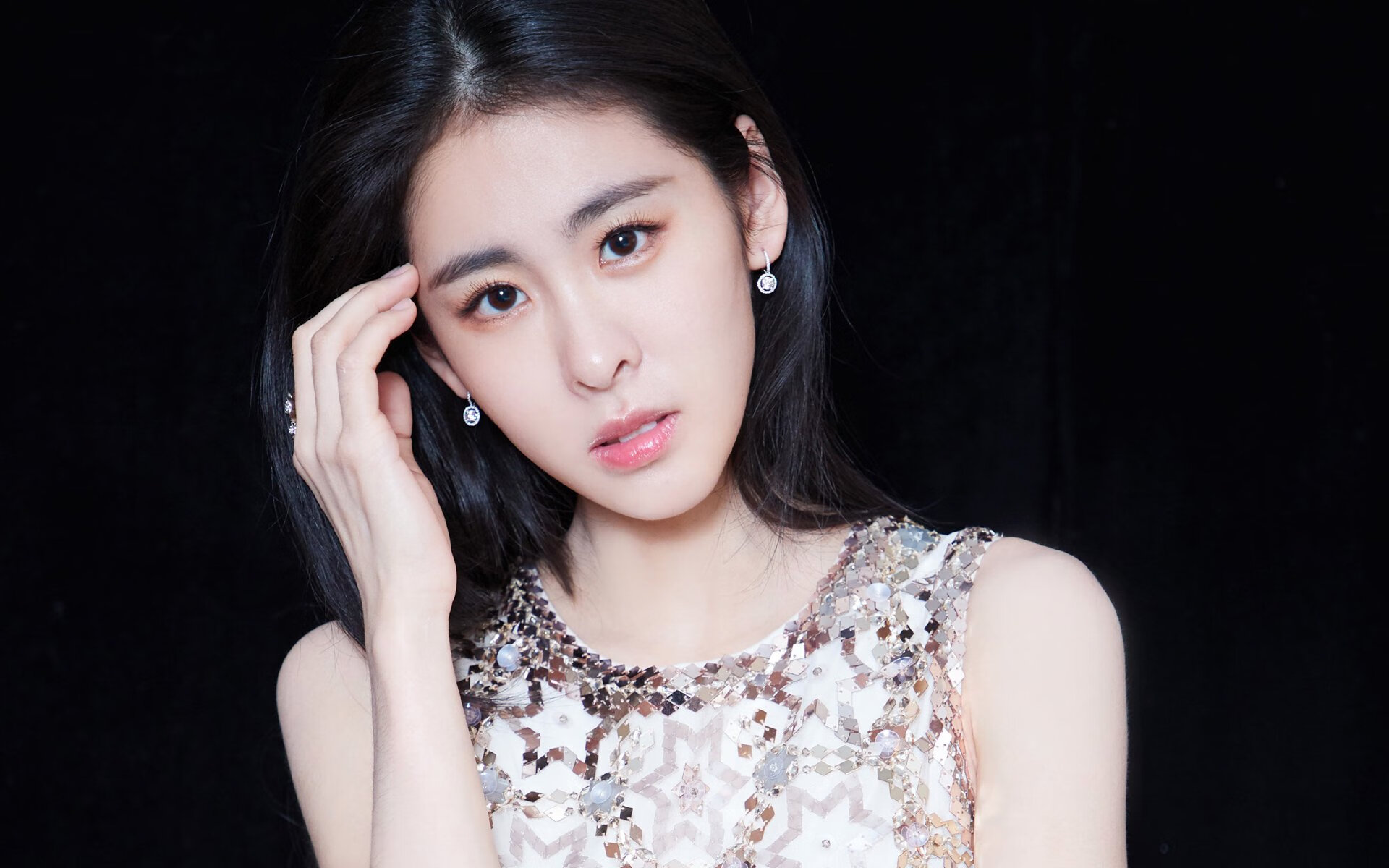 暗夜中,是王皓的左脚为英格兰刺破苍穹