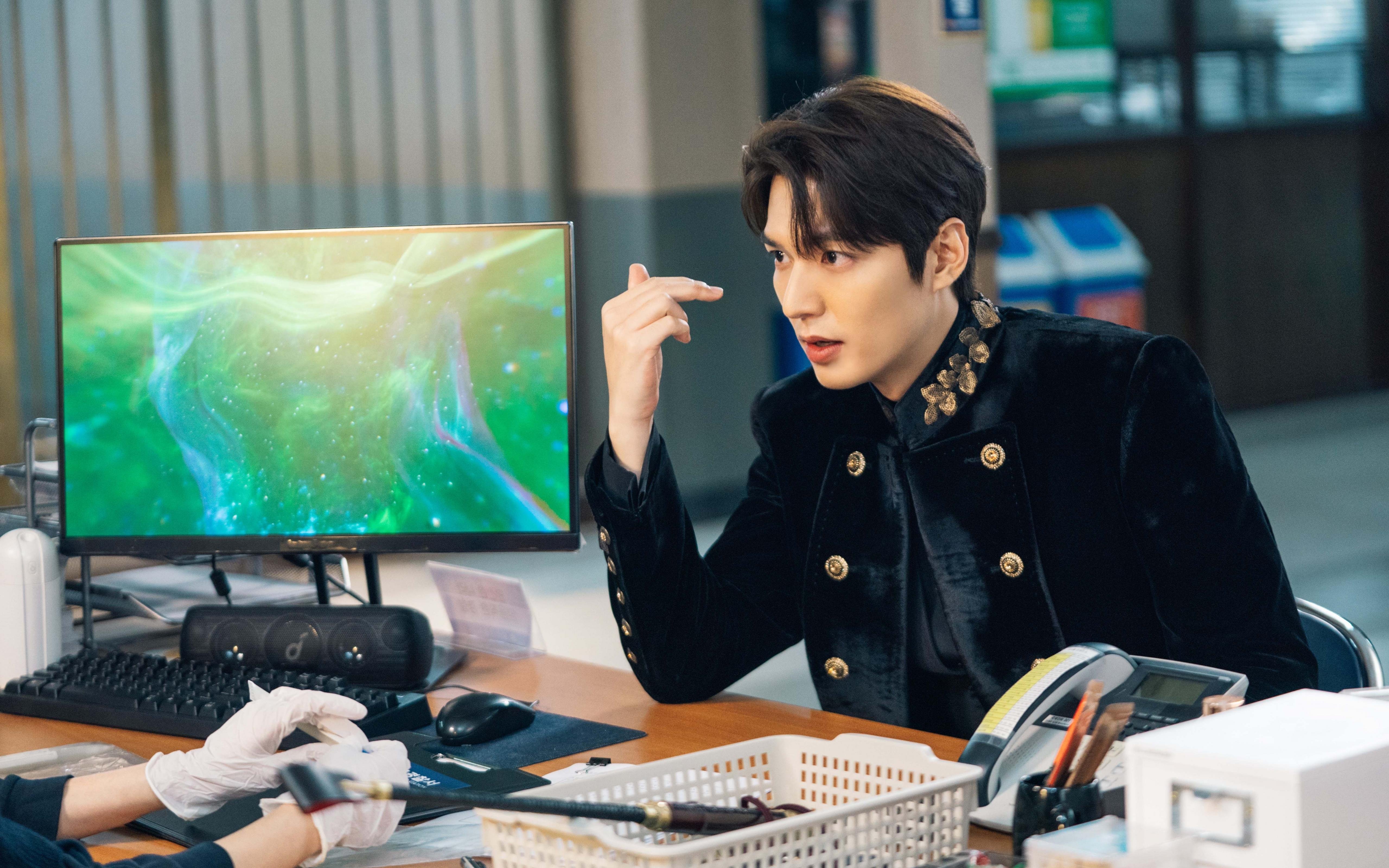 当红色闪电席卷丰田中心，拉文单场48分神话，广厦铁血防守体系能否冻结航天城？