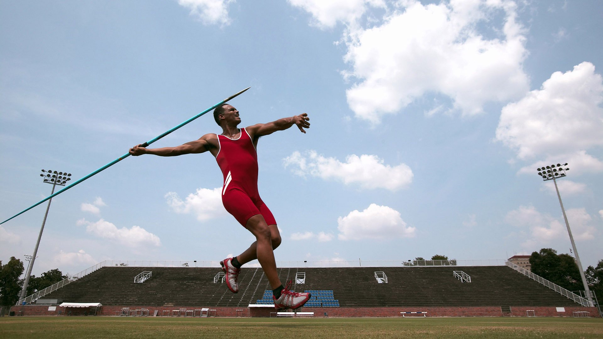 友谊的边界，特奥的舞台