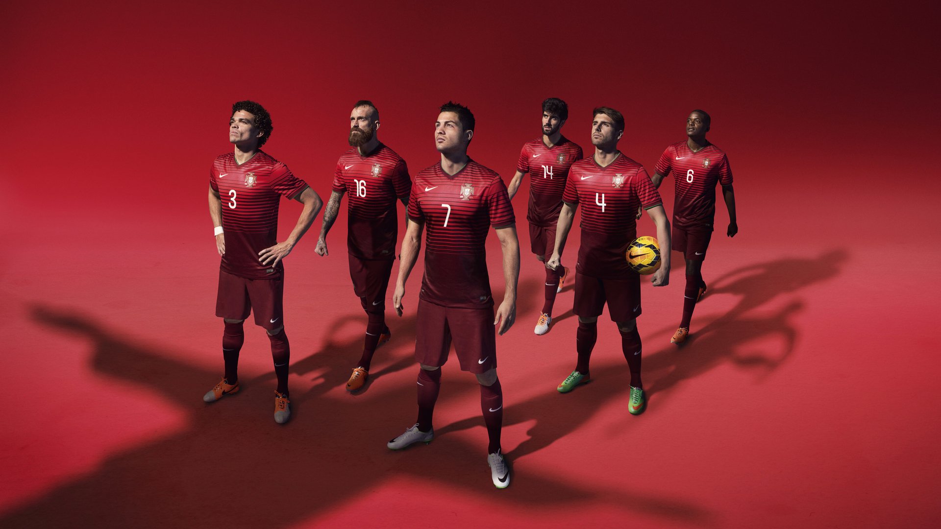 铁链与艺术,乌克兰锁死塞内加尔,迪马利亚替补席上演天使降临