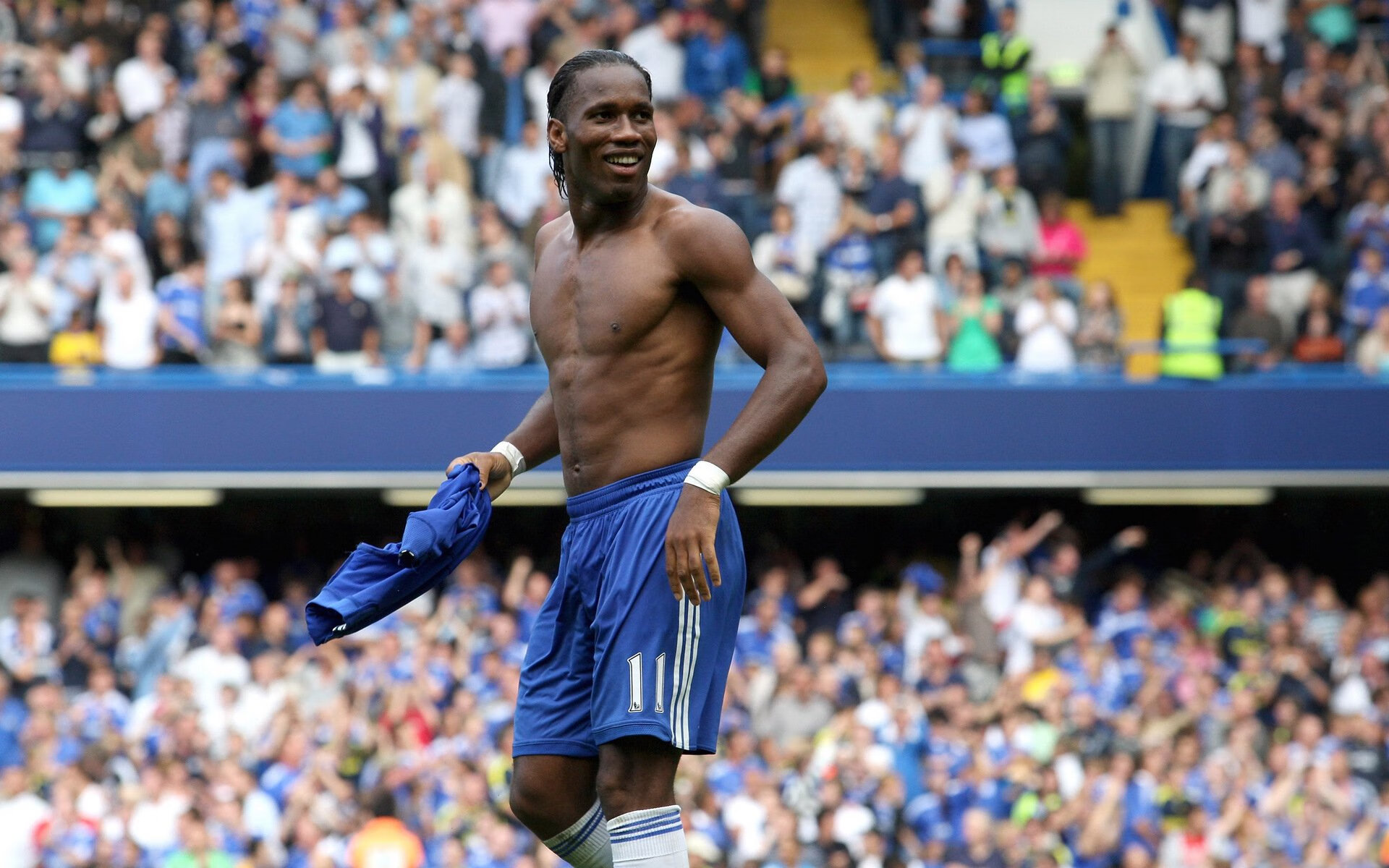 石油资本与绿茵传奇,2026世界杯的双重接管